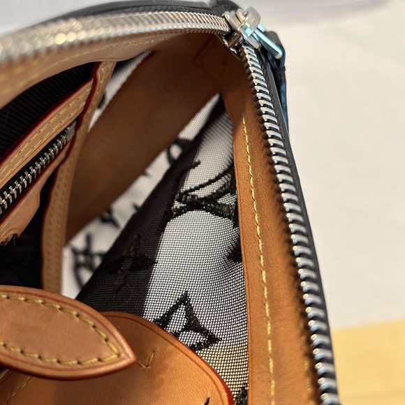 Louis Vuitton Monogram Transparence Lockit - Picture 12 of 16
